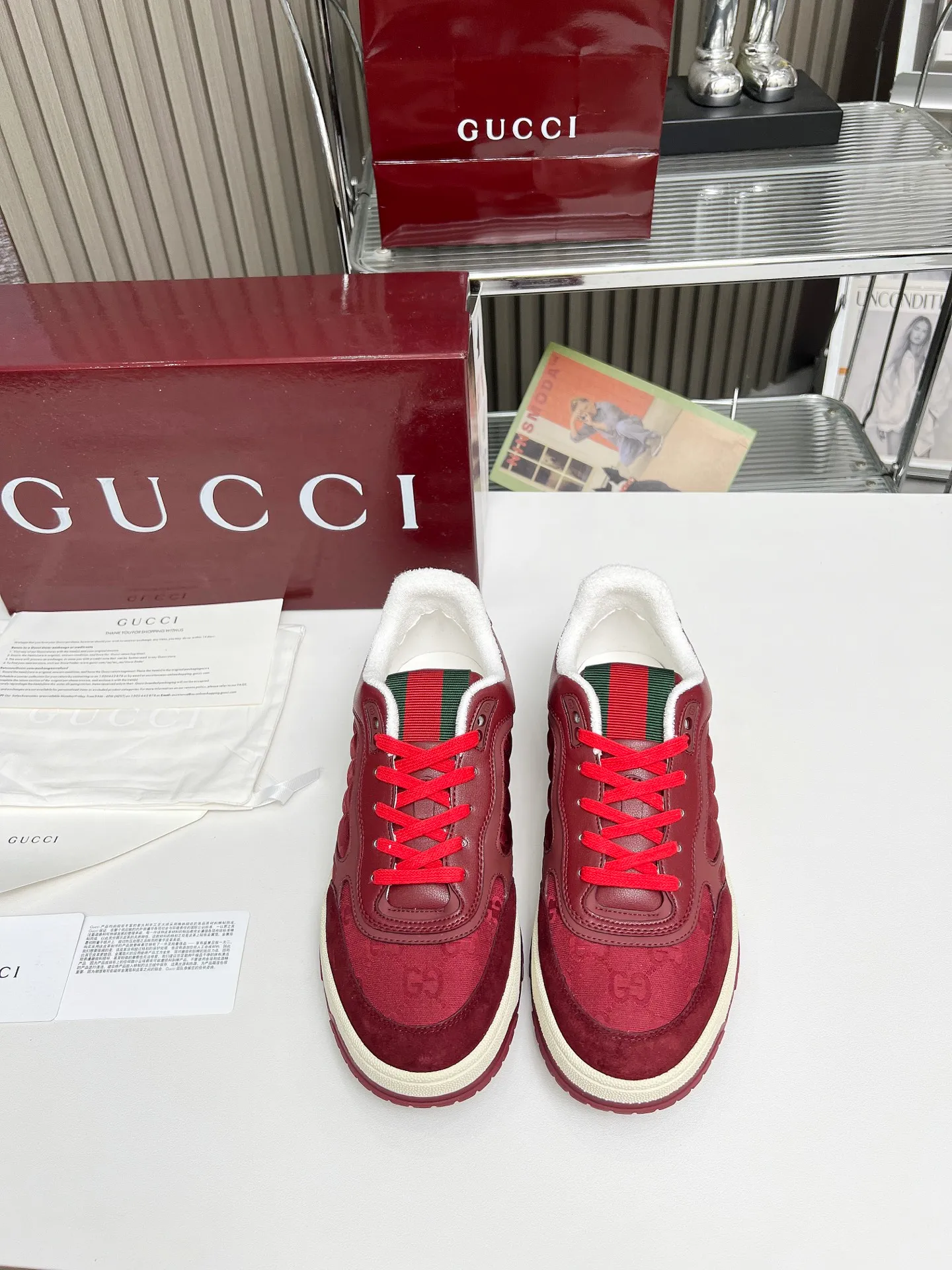 [G Home] P: 600💰 Couple size: Female 35-40. Male 39-44 (45 custom-made) 🆕2025.GUCC Gucci original order quality The latest popular high and low top aged couple sneakers series shipped original purchase development and production, this high and low top sneakers adopt a basketball-style silhouette design, cleverly integrated with hollow panels and distressed effects, showing unique ingenuity. The ingenuity incorporates brand logo details such as interlocking Double G styling accessories and Gucci lettering, a low-key tribute to the brand's design heritage. Exquisite packaging at the delivery counter 🛍📦 ▪️ Fabric: Original customized imported first-layer cowhide ▪️ Inner lining: Imported first-layer cowhide ▪️ Sole: Original molded two-color TPU sole ▪️ Sole thickness: 3cm